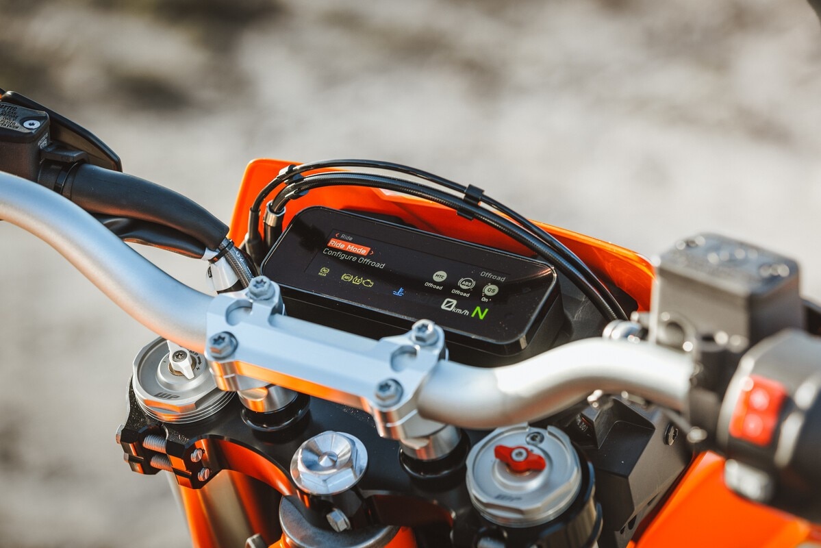 KTM presenta le nuove 690 Enduro R e 690 SMC R 2026
